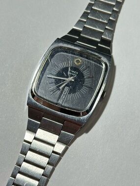 Vintage Timex Q Stainless Steel Quartz Watch w/ Black Dial (Unworking - Parts)